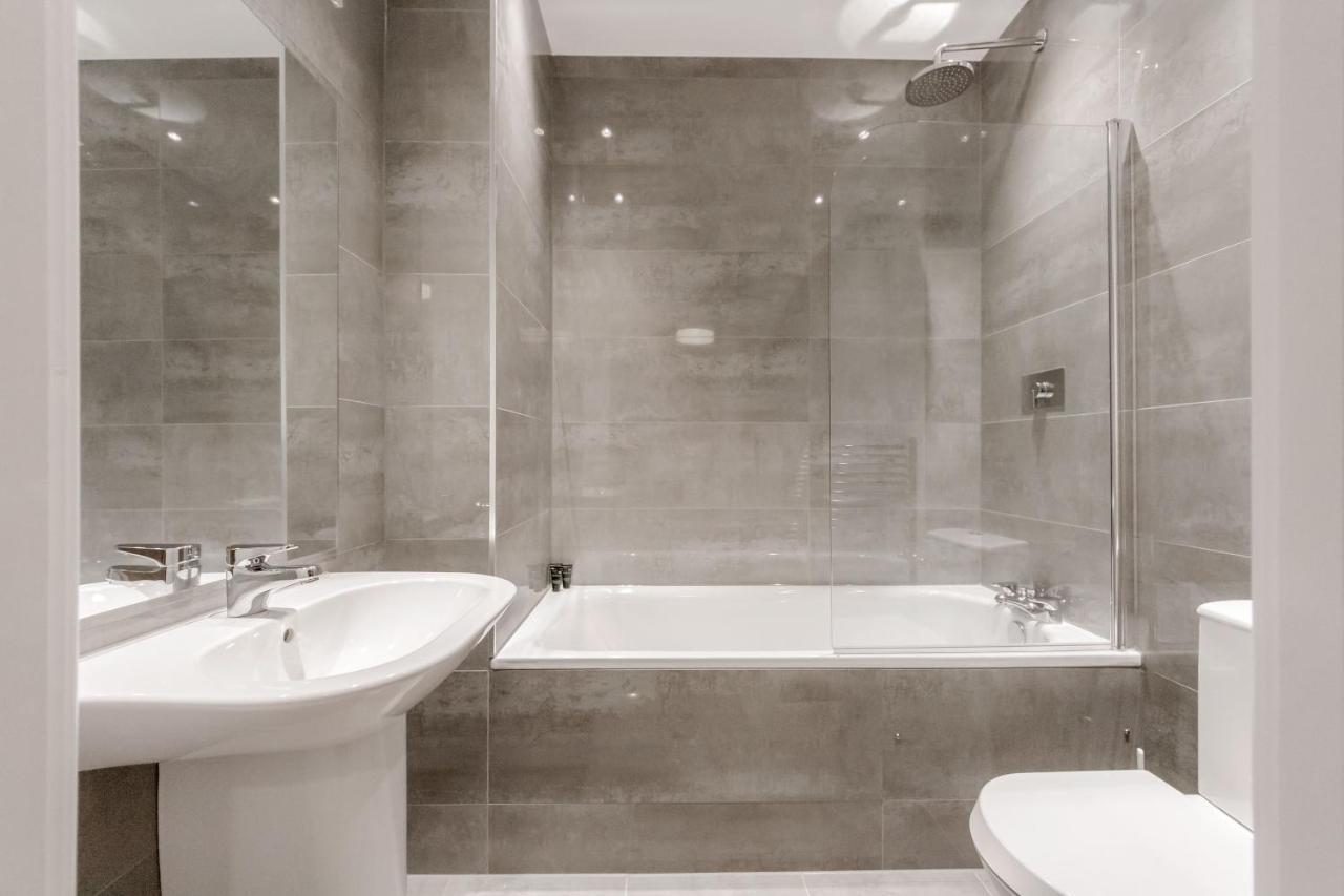 Roomspace Serviced Apartments - Nouvelle House サットン エクステリア 写真