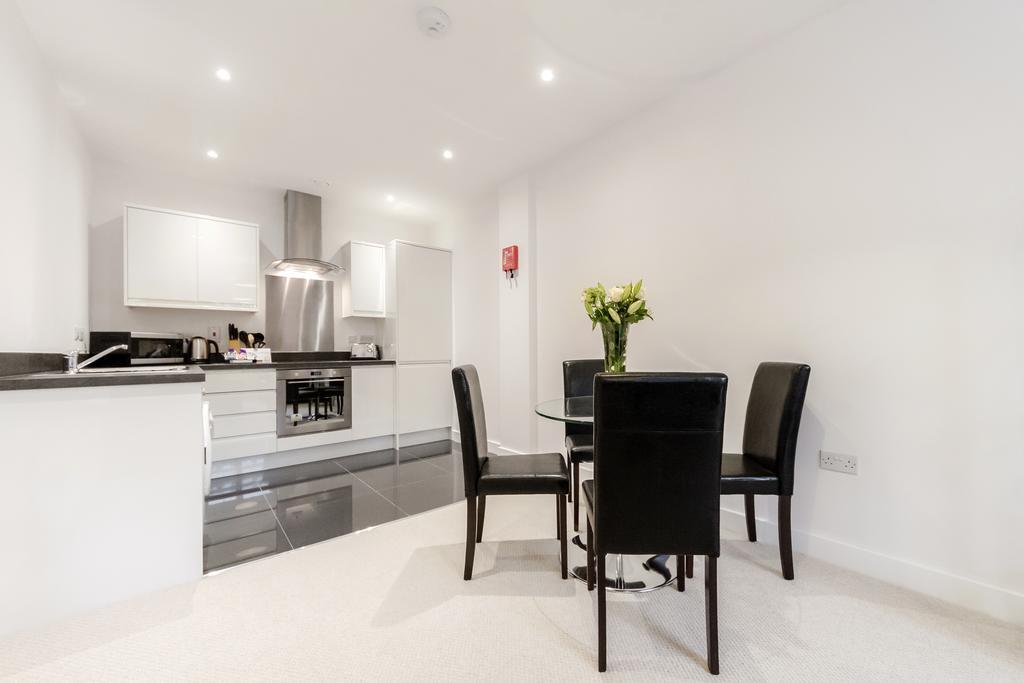 Roomspace Serviced Apartments - Nouvelle House サットン エクステリア 写真