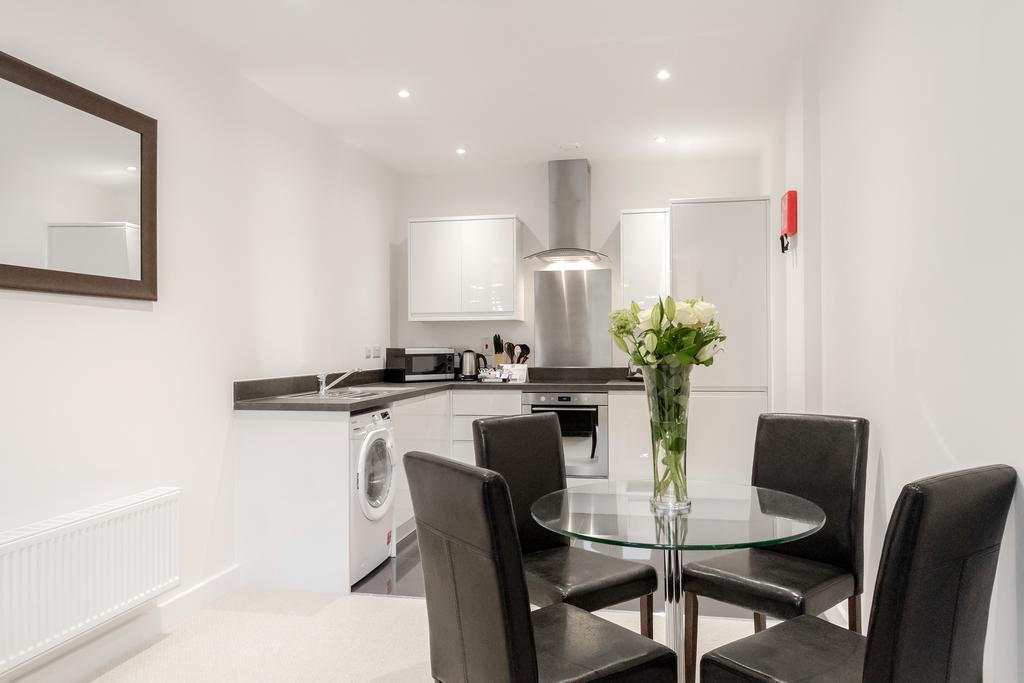 Roomspace Serviced Apartments - Nouvelle House サットン エクステリア 写真